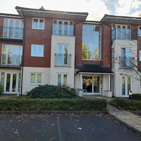 Penthouse Apartment Free Wi-Fi & Parking Occasional Bed Available Solihull Buitenkant foto