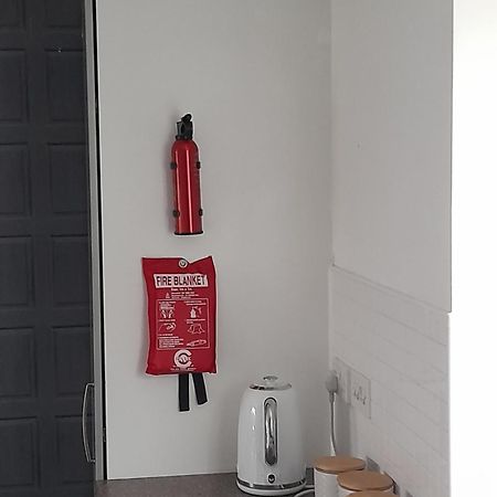 Penthouse Apartment Free Wi-Fi & Parking Occasional Bed Available Solihull Buitenkant foto