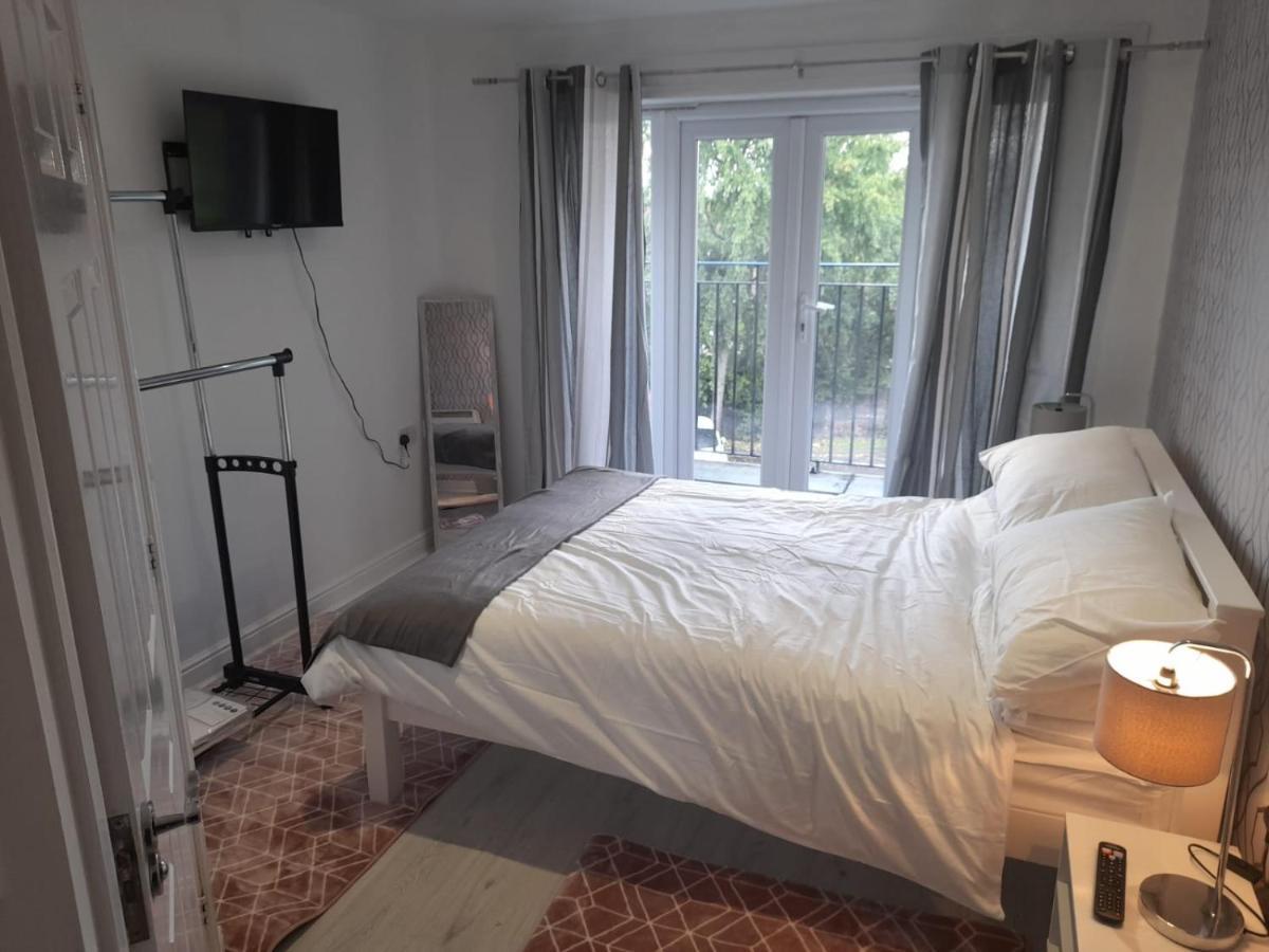 Penthouse Apartment Free Wi-Fi & Parking Occasional Bed Available Solihull Buitenkant foto