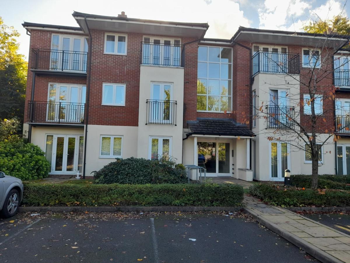 Penthouse Apartment Free Wi-Fi & Parking Occasional Bed Available Solihull Buitenkant foto