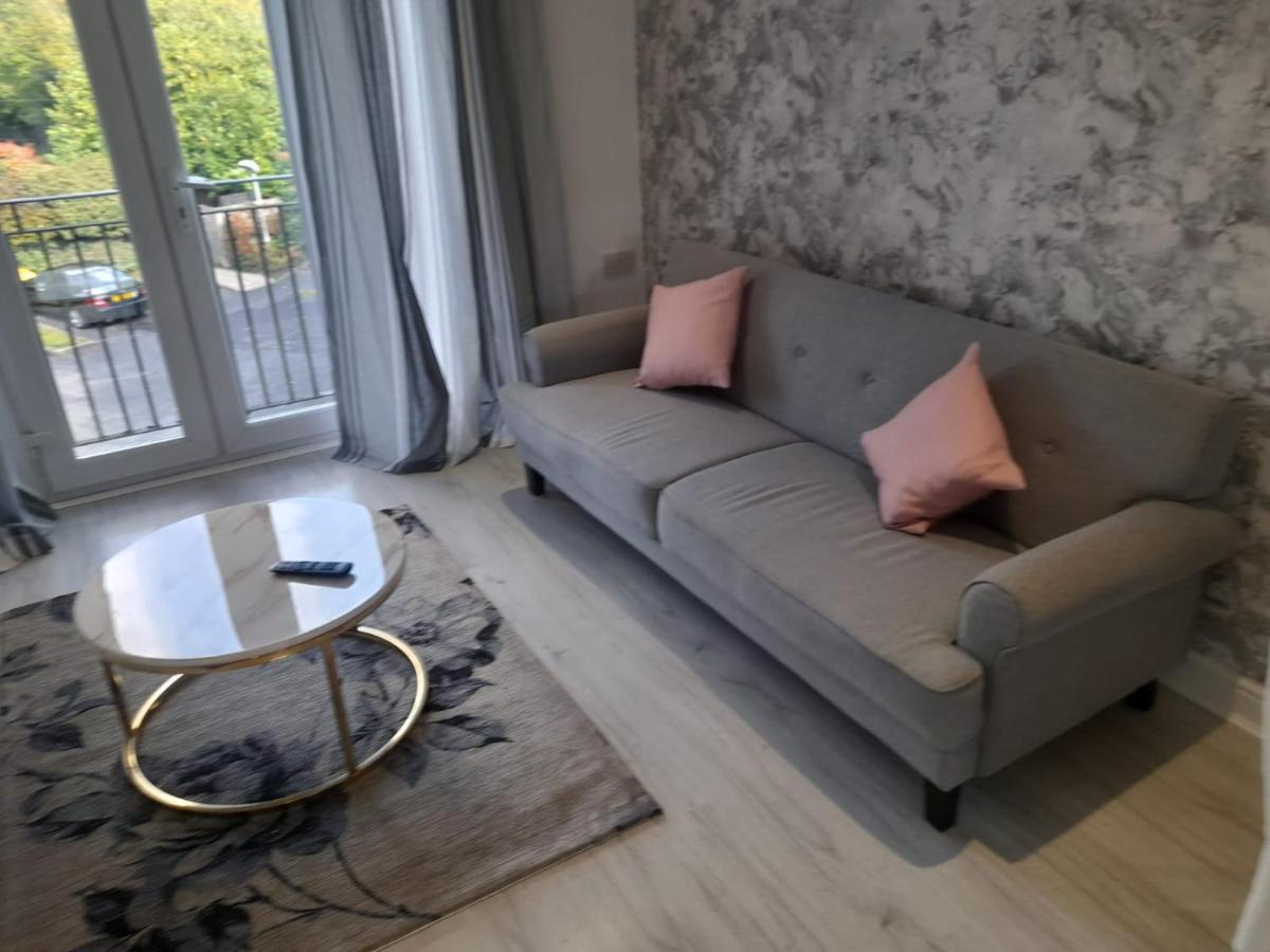 Penthouse Apartment Free Wi-Fi & Parking Occasional Bed Available Solihull Buitenkant foto