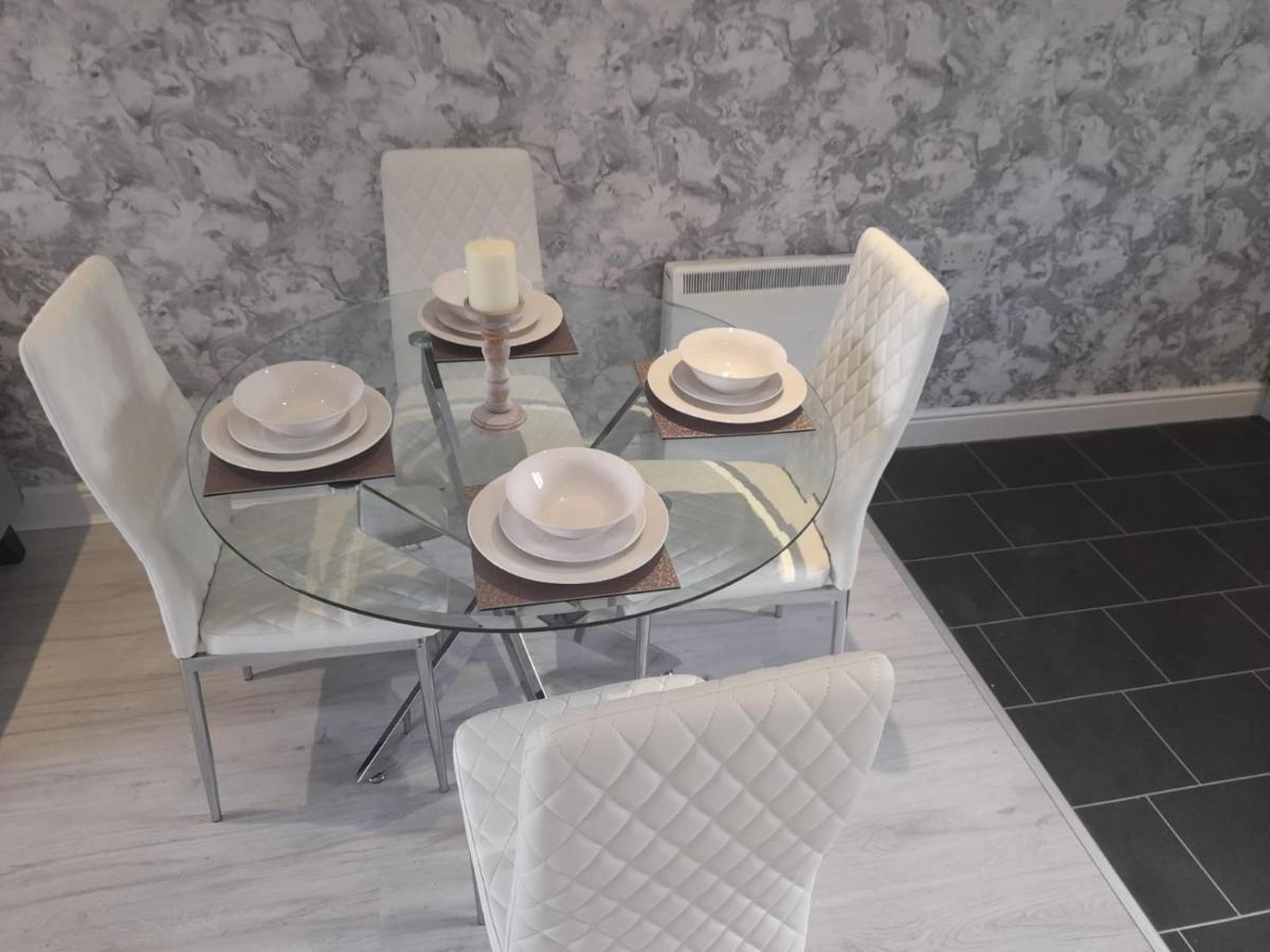 Penthouse Apartment Free Wi-Fi & Parking Occasional Bed Available Solihull Buitenkant foto