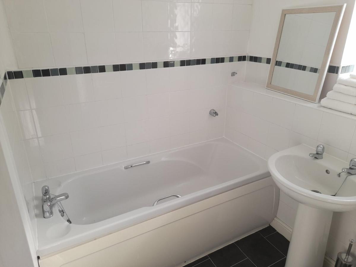 Penthouse Apartment Free Wi-Fi & Parking Occasional Bed Available Solihull Buitenkant foto